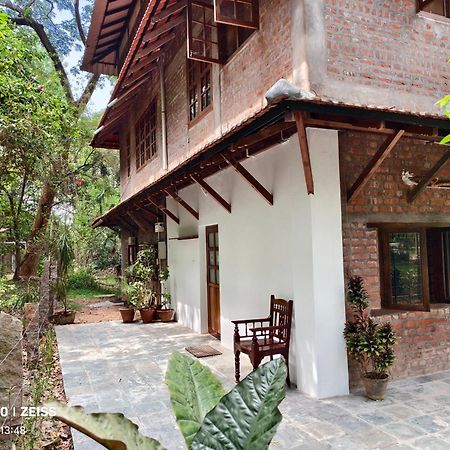 Isai Ambalam guest house Pondicherry Bagian luar foto