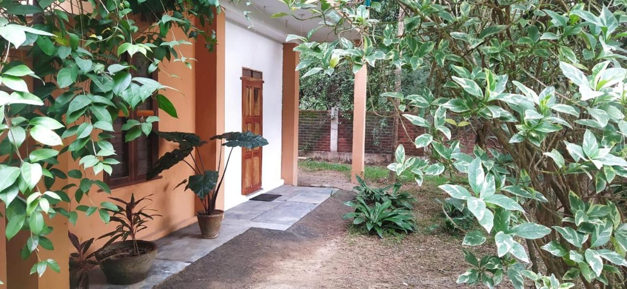 Isai Ambalam guest house Pondicherry Bagian luar foto