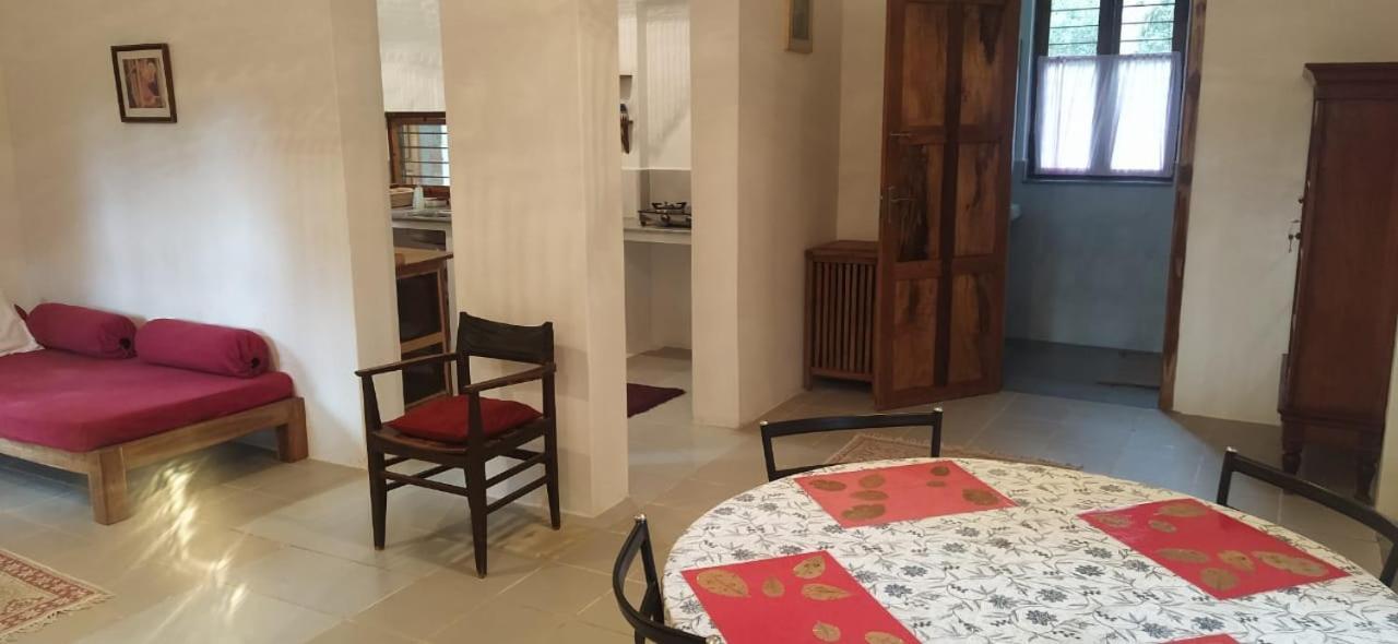 Isai Ambalam guest house Pondicherry Bagian luar foto