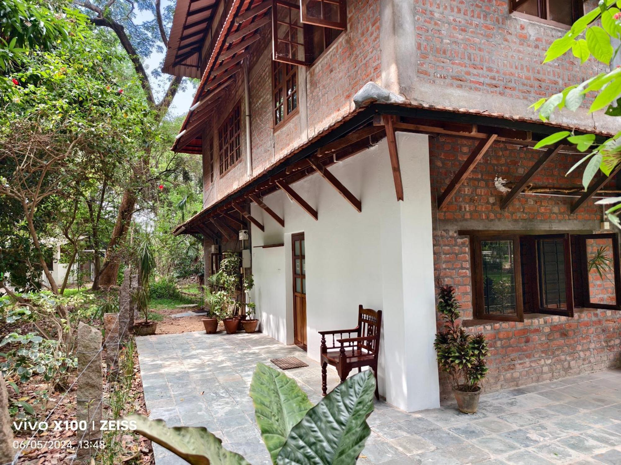 Isai Ambalam guest house Pondicherry Bagian luar foto