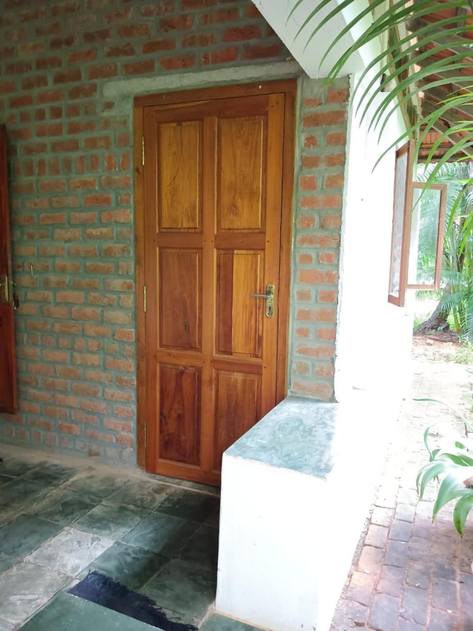 Isai Ambalam guest house Pondicherry Bagian luar foto