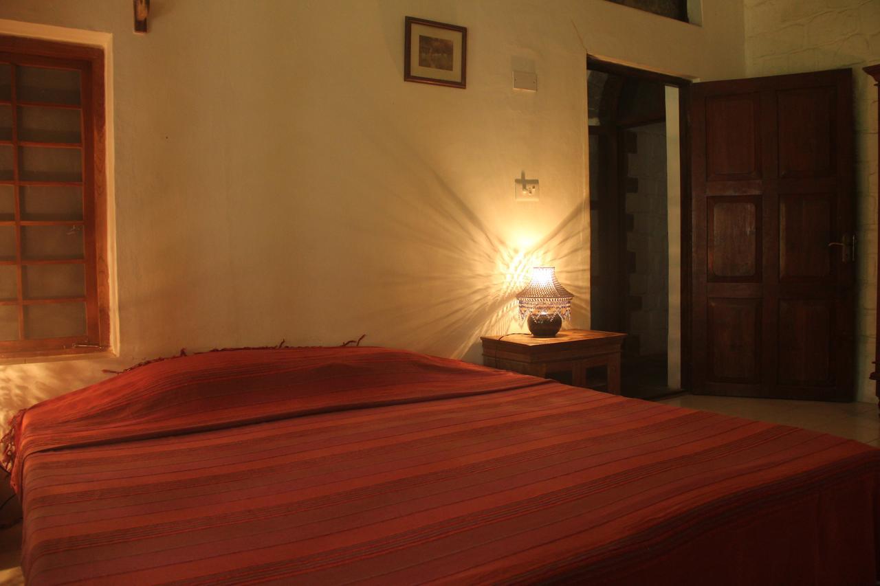 Isai Ambalam guest house Pondicherry Bagian luar foto